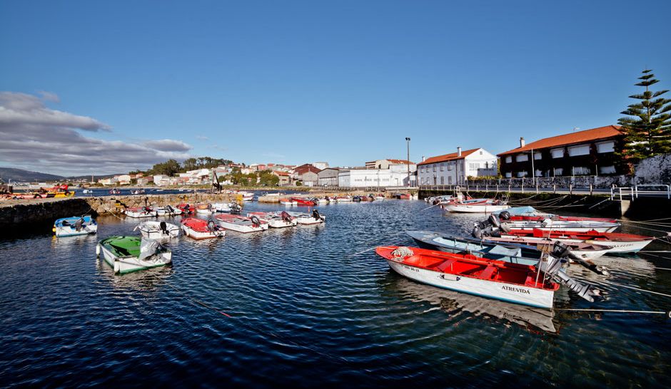Boiro Turismo - Puerto, lonja y villa marinera de Cabo de Cruz